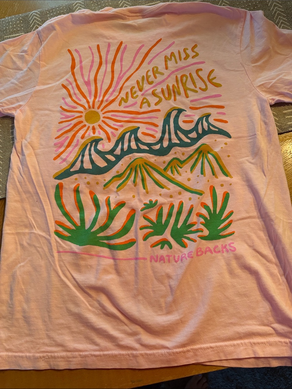 Nature Backs Comfort Colors Pink 'Never Miss a Sunrise' Short Sleeve Tee Size S - Picture 3 of 3